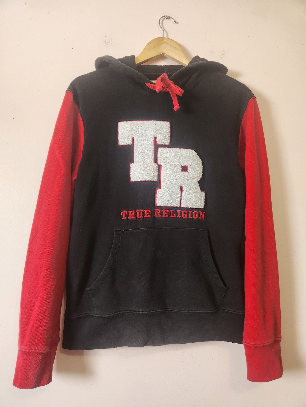 True Religion Colorblock Pullover Hoodie Black/Red Chenille Logo EUC
